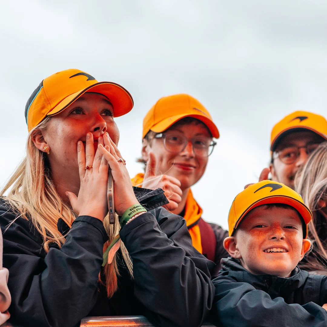 Two Card - Team - Lando-norris - 2025-world-drivers-champion - Stay close to the team McLaren App - Join the family