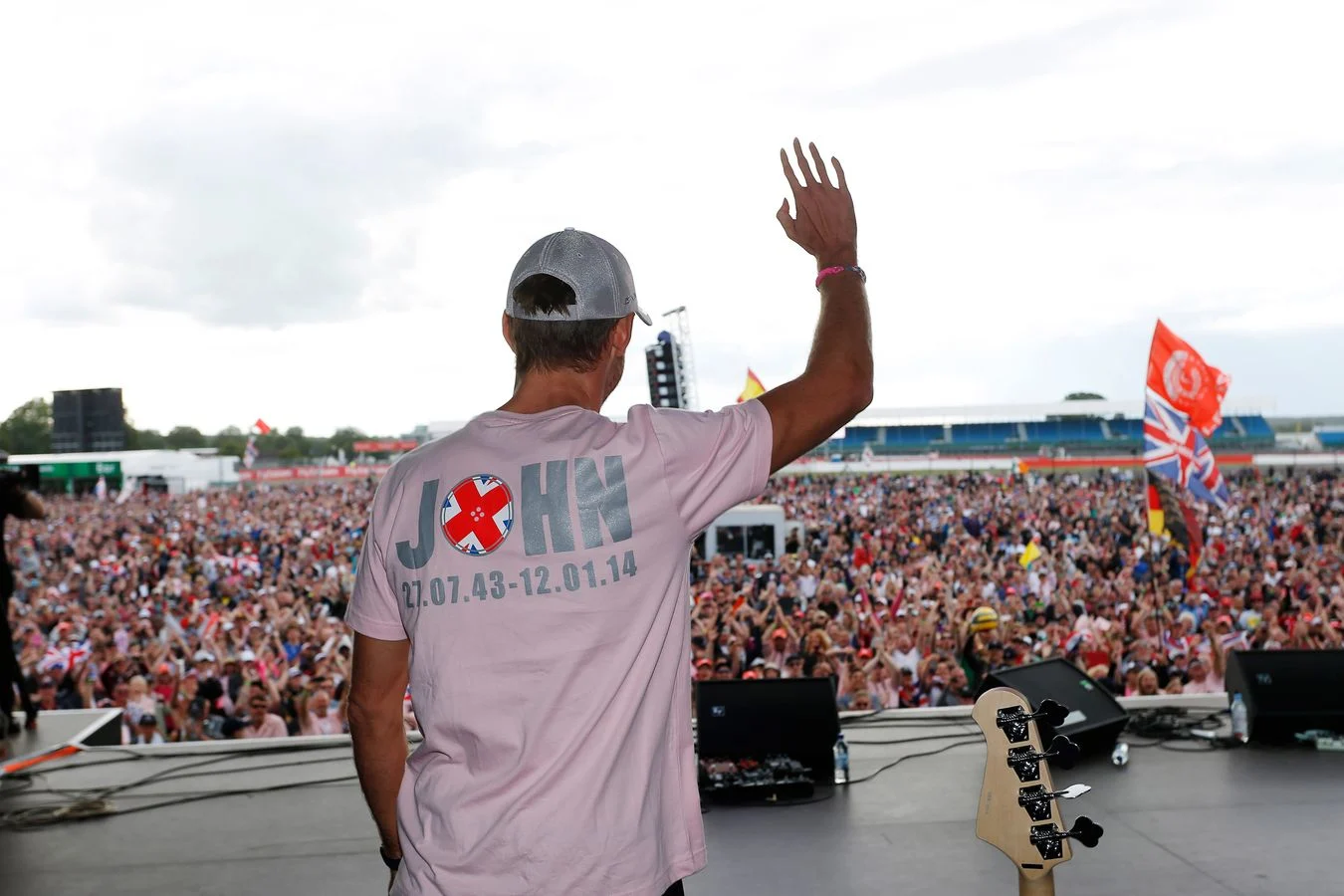 Heritage - Formula-1 - Drivers - Jenson-button - Jenson-button-thanks-fans-pink-t-shirt-support-silverstone - Jenson thanks fans for pink T-shirt support at Silverstone  - 0