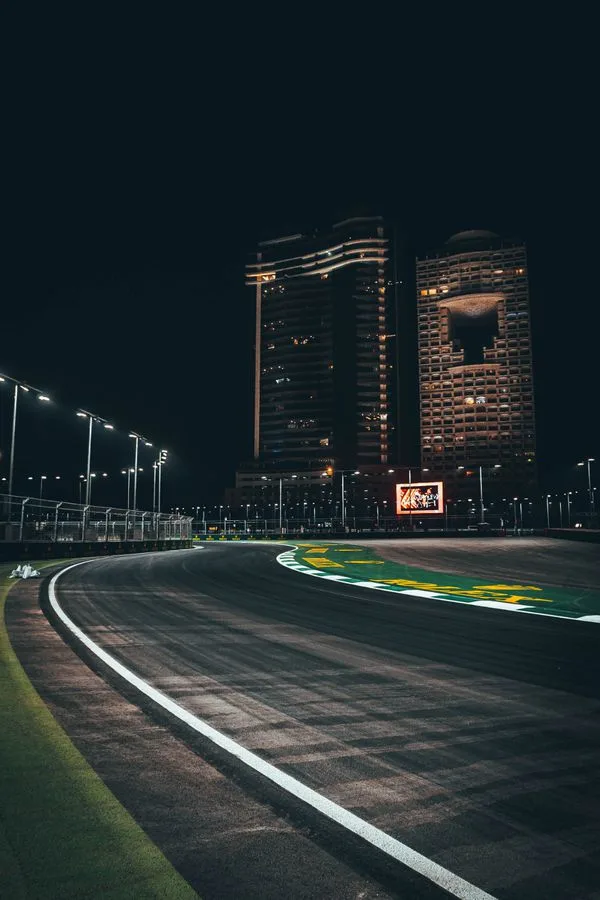 Latest-news - Mclarenracing - Article - Saudi-arabian-grand-prix-2021-light-it-up - Light it up Into the night at the Jeddah Corniche Circuit - 4