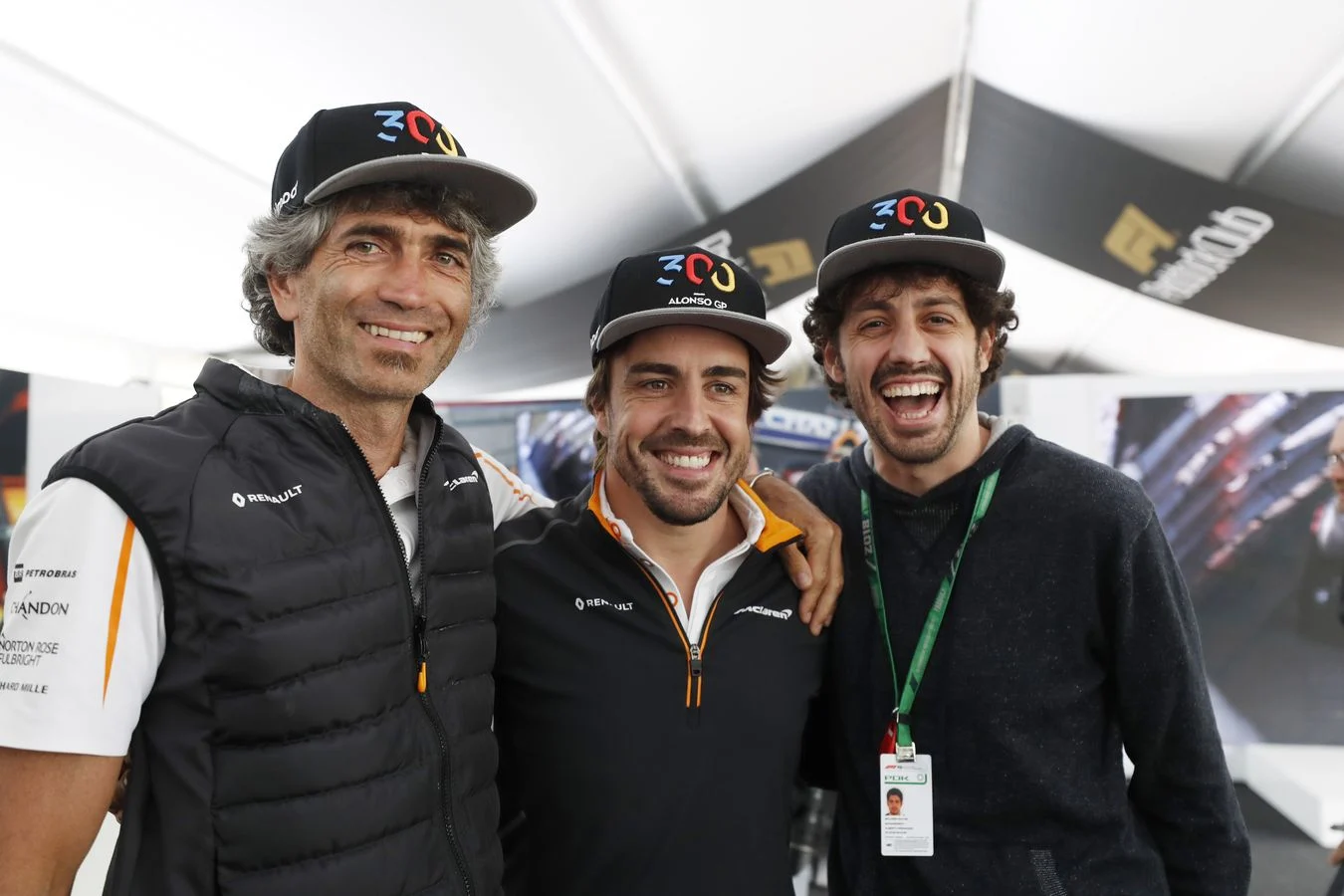 Fernando 300 The paddock come together to celebrate Fernando's 300th race in F1 - 6