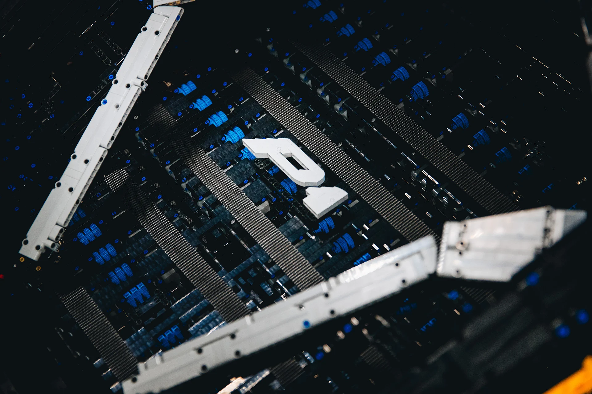 Partners - Lego - How-the-working-lego-technic-mclaren-p1-was-built - Driving the LEGO Technic P1™ - 2