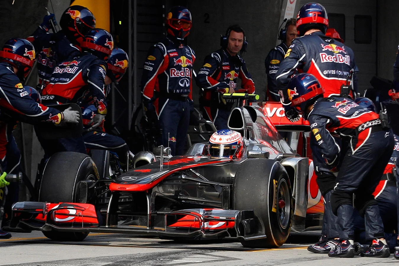 Heritage - Formula-1 - Drivers - Jenson-button - Jenson-100-mclaren-race-starts