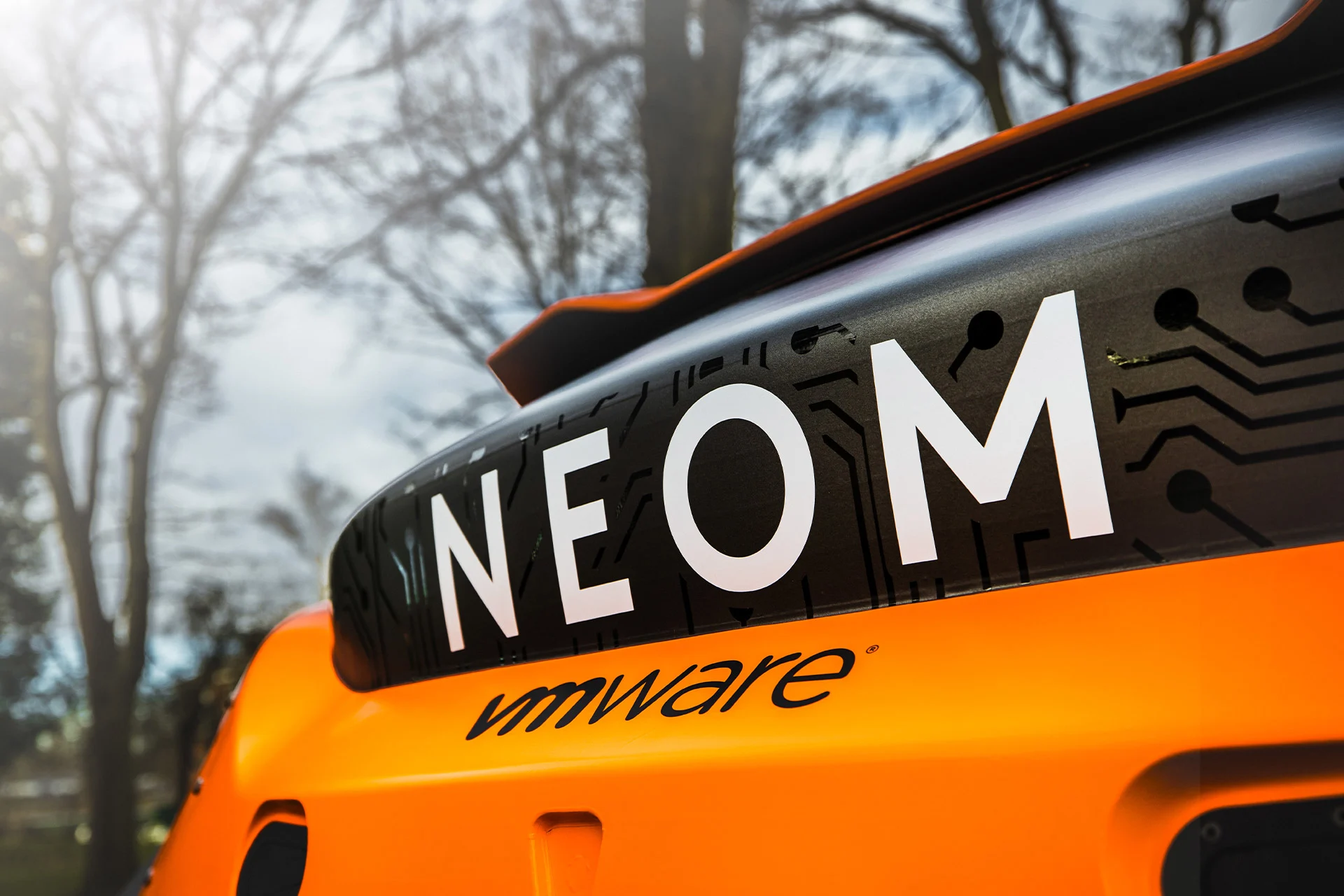 Extreme-e - 2024 - Neom-mclaren-extreme-e-team-reveal-livery-for-the-2024-extreme-e-championship - NMXE 2024 Livery From all angles - 3