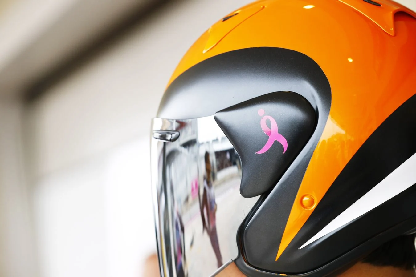 Paint the town pink McLaren supports Breast Cancer Awareness month - 8