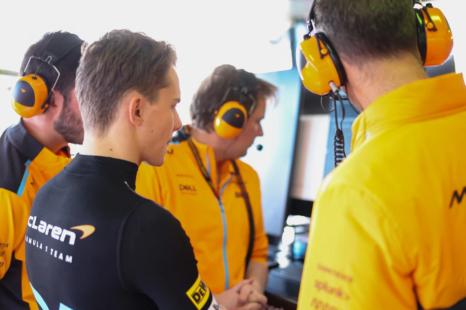 Formula-1 - 2023 - Australian-grand-prix - The-engineering-room