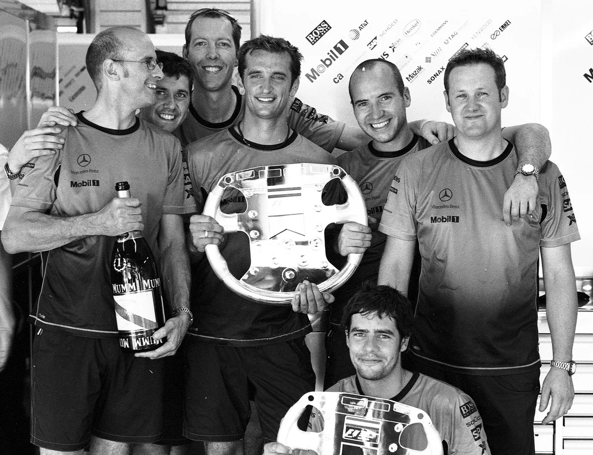 Team - F1-community-pays-tribute-tyler