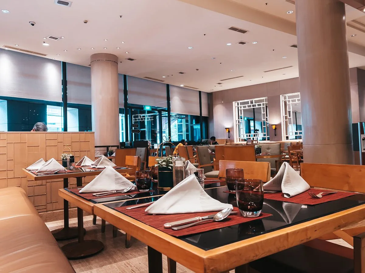 Formula-1 - 2022 - Singapore-grand-prix - Dinner-am-and-breakfast-pm-navigating-singapores-unique-sleep-schedule -   - 1