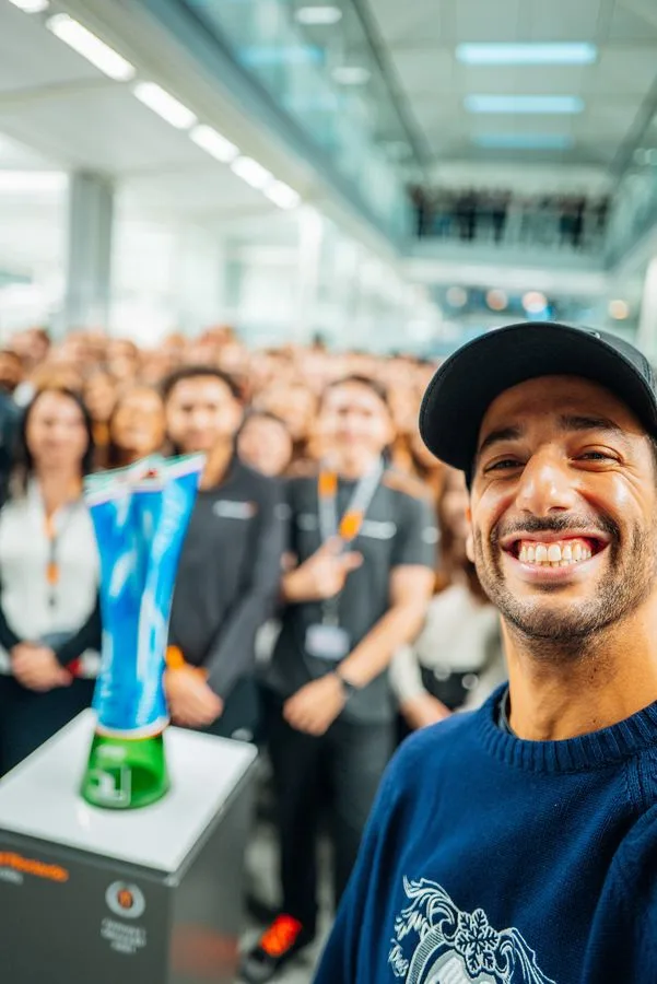 Heritage - Formula-1 - Drivers - Daniel-ricciardo - Thank-you-and-goodbye-daniel - Thank you, DR Saying goodbye to the team back home at the MTC - 1