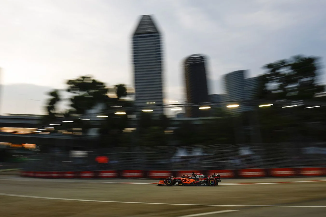 Formula-1 - 2022 - Singapore-grand-prix - Engineering-room