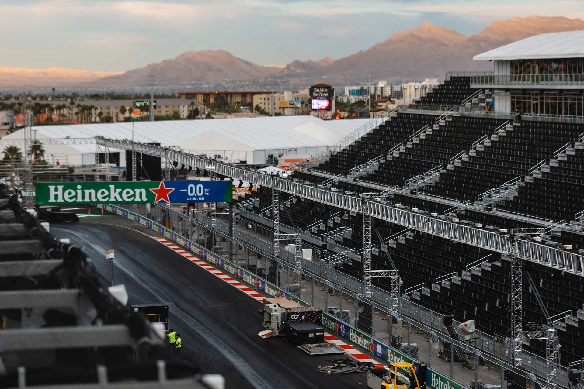 Formula-1 - 2024 - Transporting-f1-freight-more-sustainably-presented-by-dp-world - From Austin to Vegas with DP World - 4