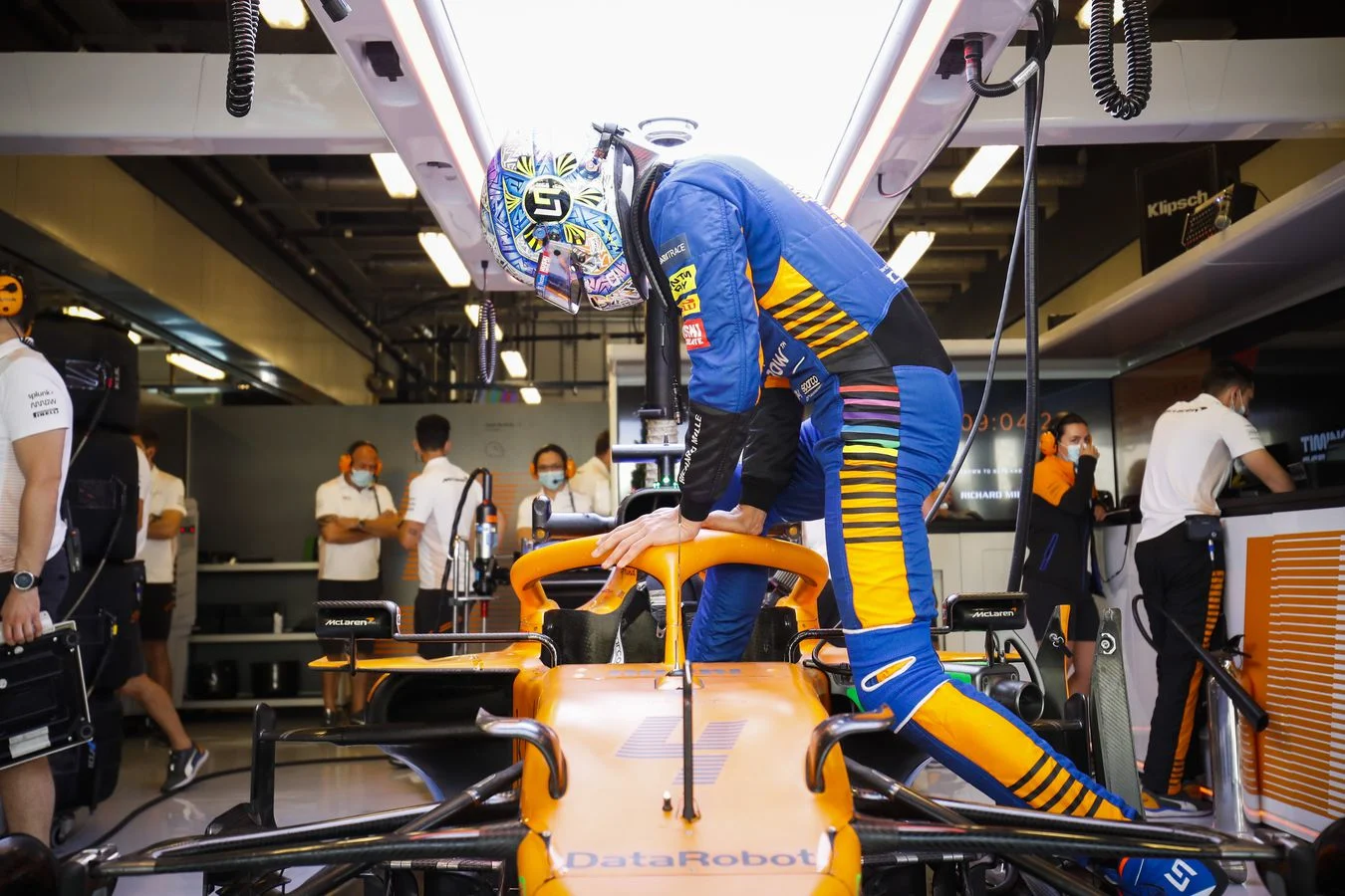 Abu Dhabi test: Day 2 "Big thanks to the whole team here and back home for all their hard work" - 2