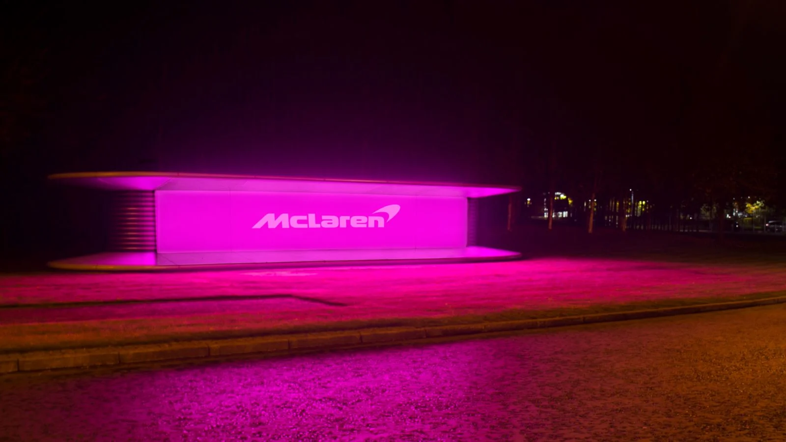 Paint the town pink McLaren supports Breast Cancer Awareness month - 9