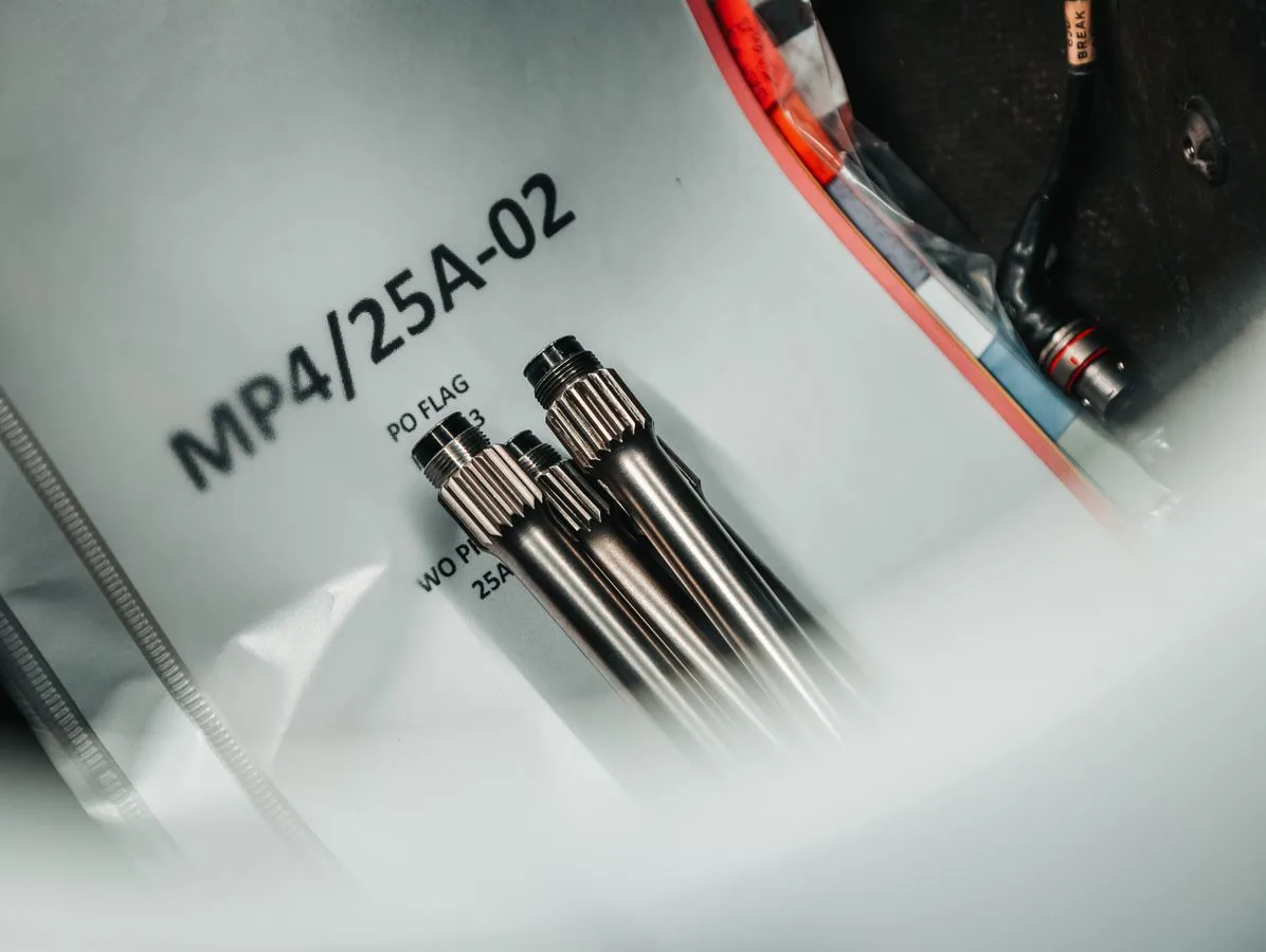 Heritage - Heritage-beauty-mp4-25 - Heritage beauty Spotted: the efficacious 2010 MP4-25 at McLaren HQ - 2