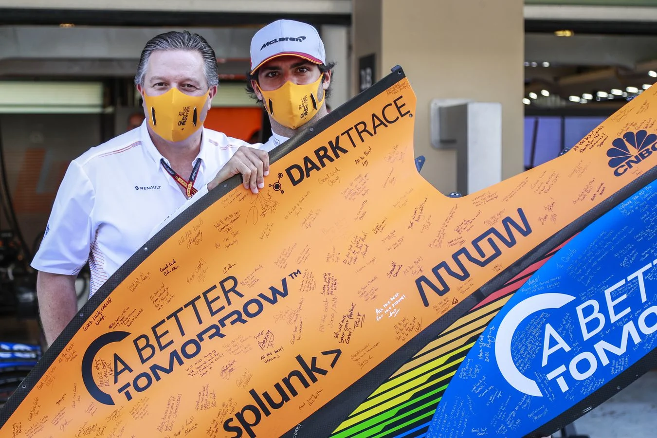 Team - Abu-dhabi-grand-prix-adios-carlos - Adios Carlos The team gather to wish Carlos all the best for the future - 2