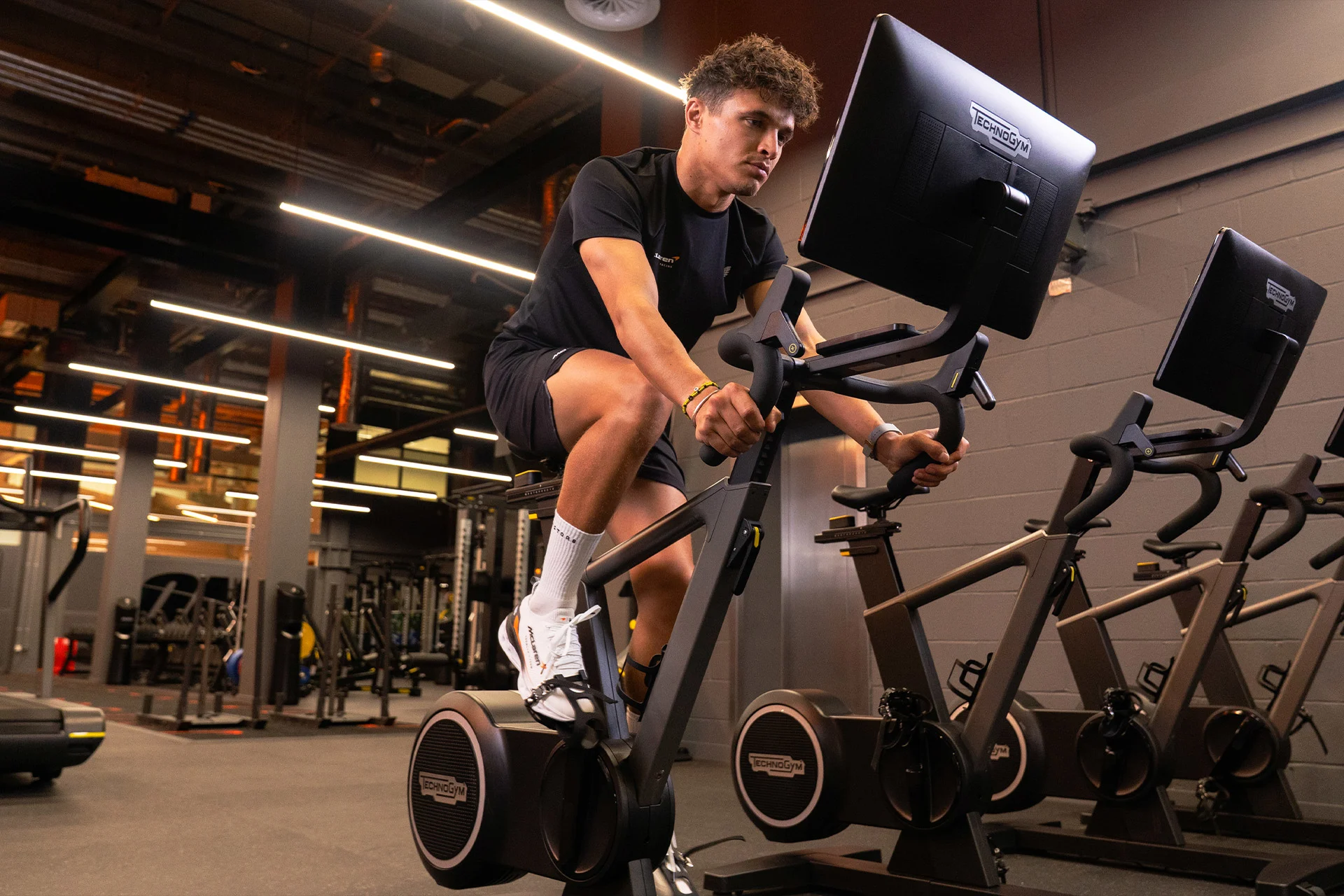 Descriptive Card - How to train like the McLaren Formula 1 Team