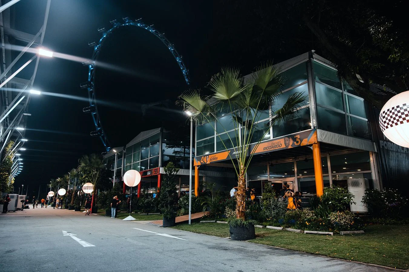 Formula-1 - 2022 - Singapore-grand-prix - Dinner-am-and-breakfast-pm-navigating-singapores-unique-sleep-schedule