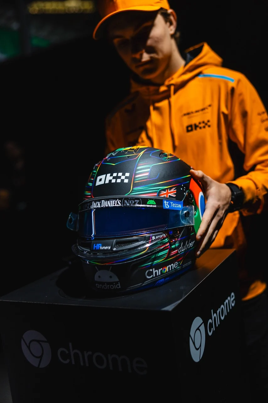 Formula-1 - 2023 - Las-vegas-grand-prix - Dark mode Oscar switching it up for The Strip with Google Chrome! 🤩 - 0