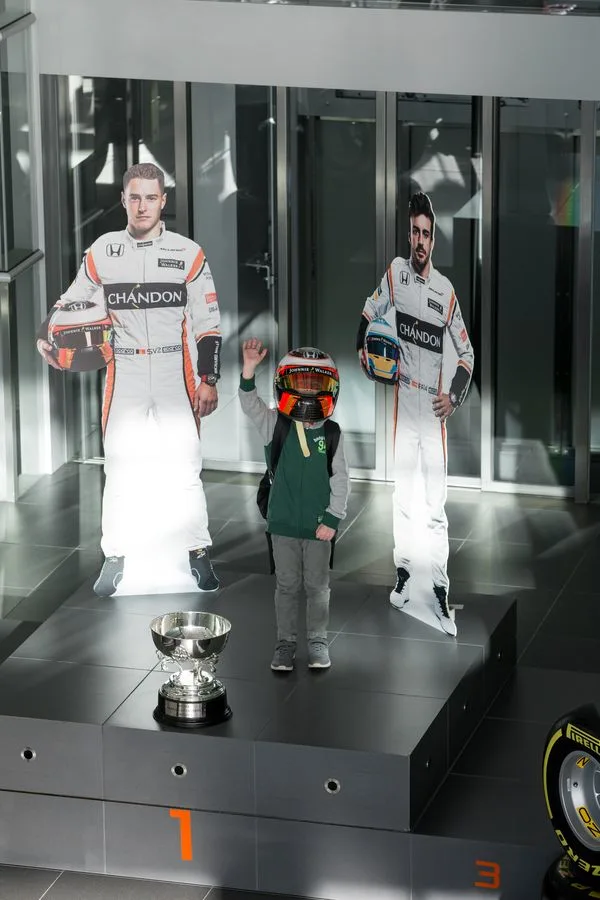 Latest-news - Mclarenracing - Article - Mclaren-fan-day-6234569 - McLaren+ Fan Day 600 members joined us at McLaren HQ to watch the Brazil GP - 2
