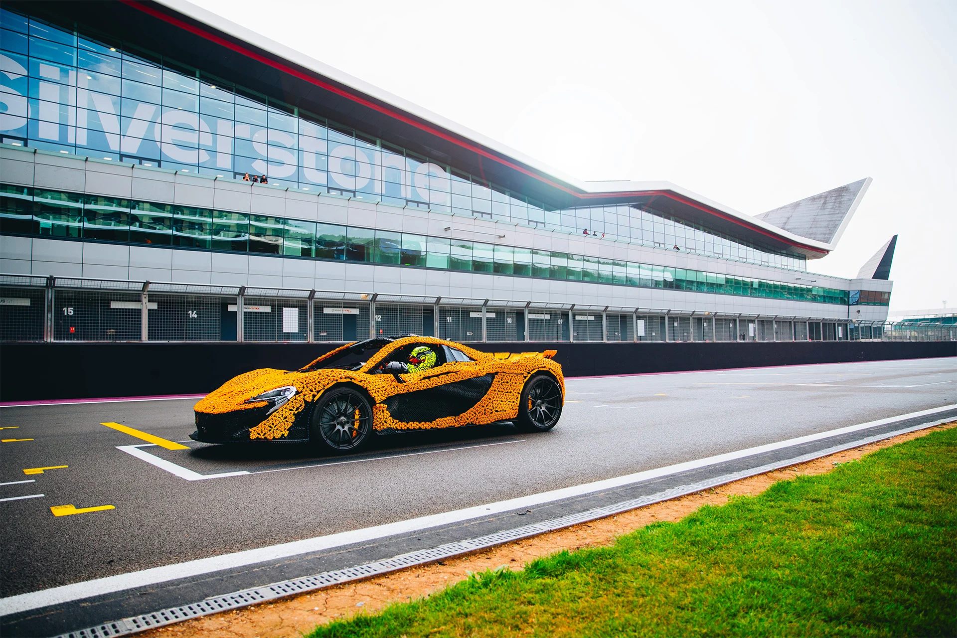 Partners - Lego - How-the-working-lego-technic-mclaren-p1-was-built - Driving the LEGO Technic P1™ - 1