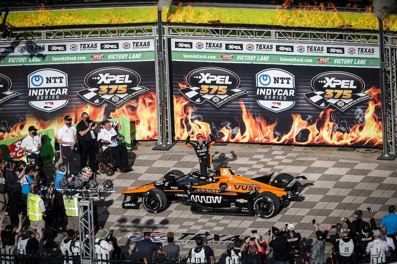 Team - Mclaren-returns-victory-lane-pato-oward