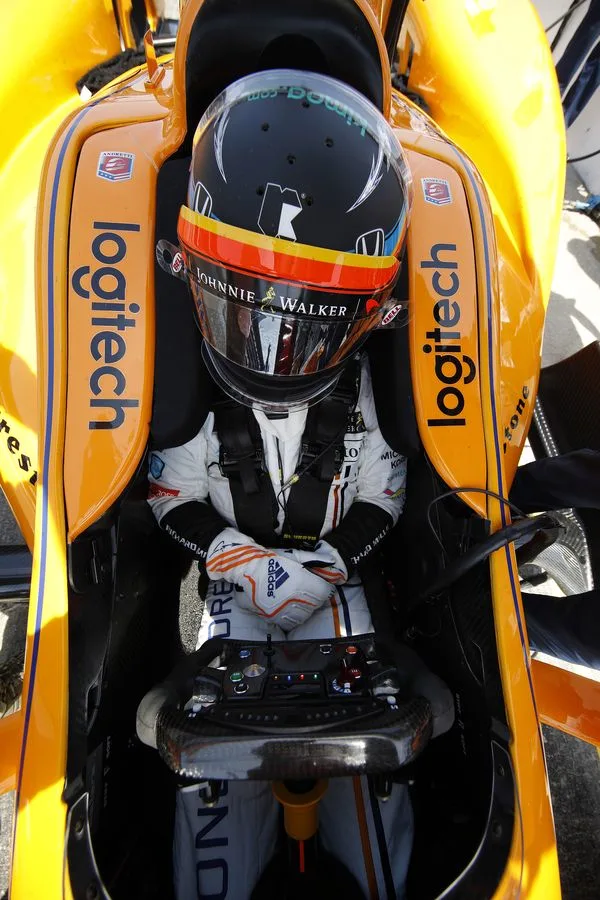 Indycar - 2017 - Best-pics-indy-practice-1 - Top Shots from Indy Practice 1 Fernando completes 36 laps on his first day of Indy 500 practice - 3