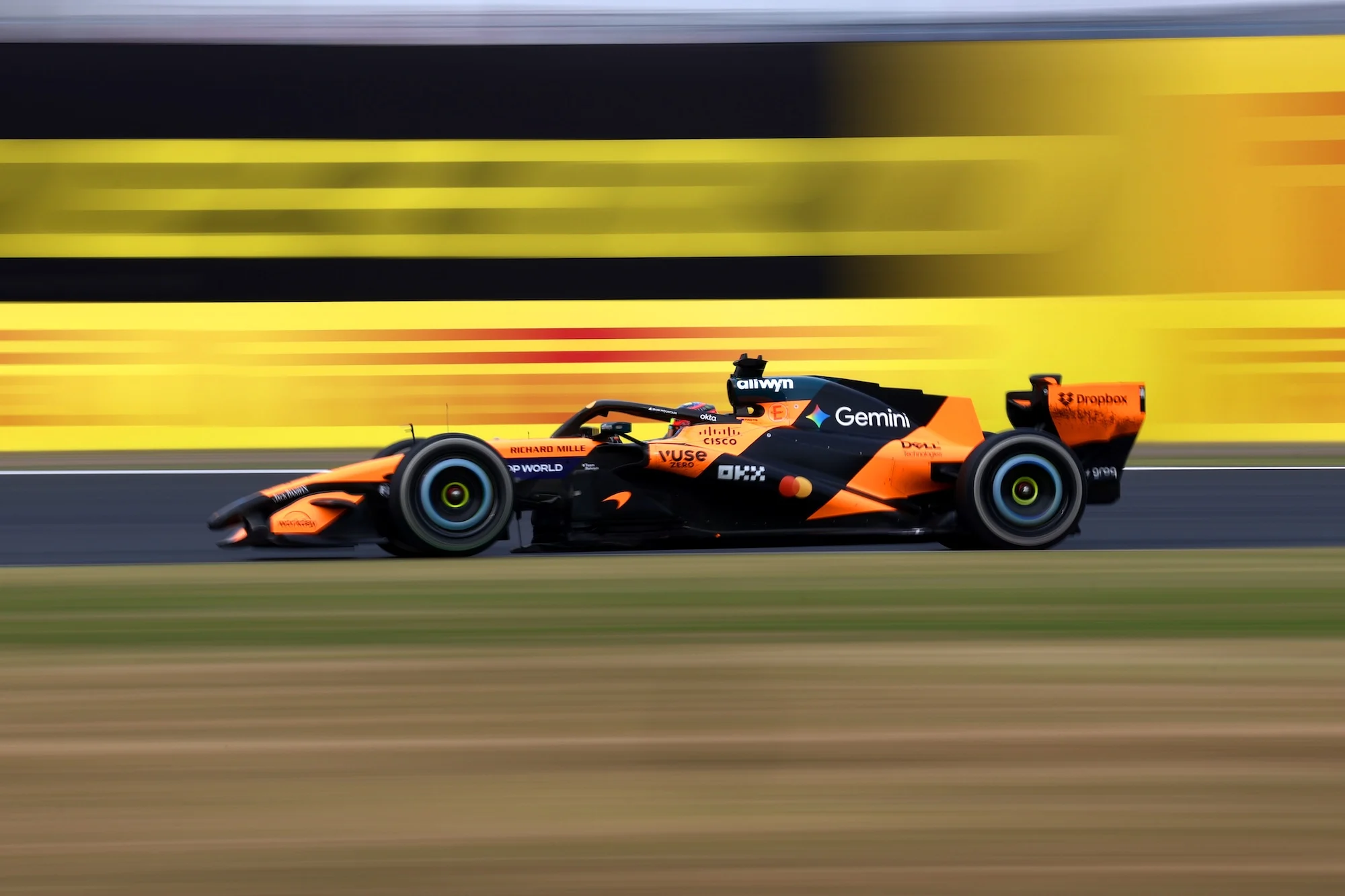 Oscar Piastri driving the MCL40 during the F1 Grand Prix at Suzuka