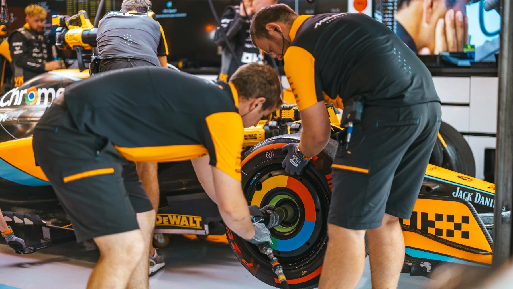 Formula-1 - 2023 - Hungarian-grand-prix - The-engineering-room