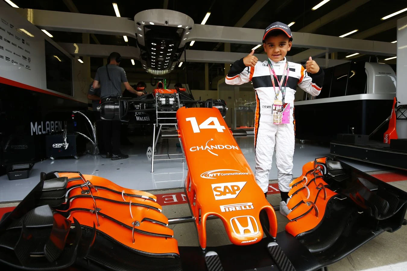 Partners - Hilton - Hilton-mascot-gets-down-to-business - Jude's mascot experience Our British GP mascot joined us at Silverstone for an amazing experience, thanks to Hilton - 10