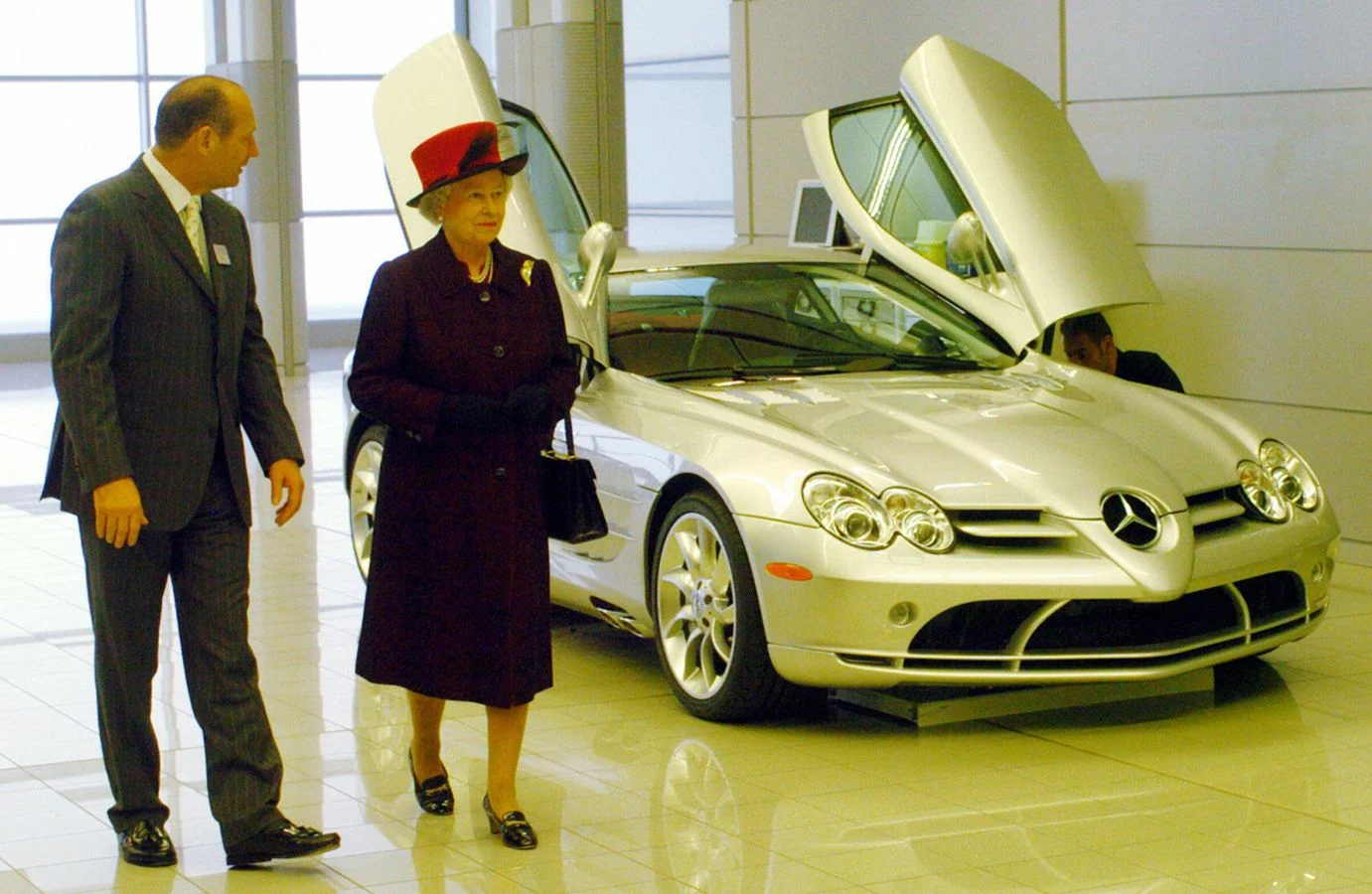 Heritage - Queen-elizabeth-ii-and-mclaren-racing