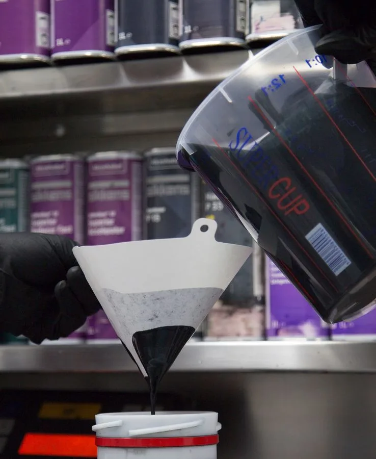 Partners - Akzonobel-sikkens - How-to-paint-a-formula-1-car-1114476