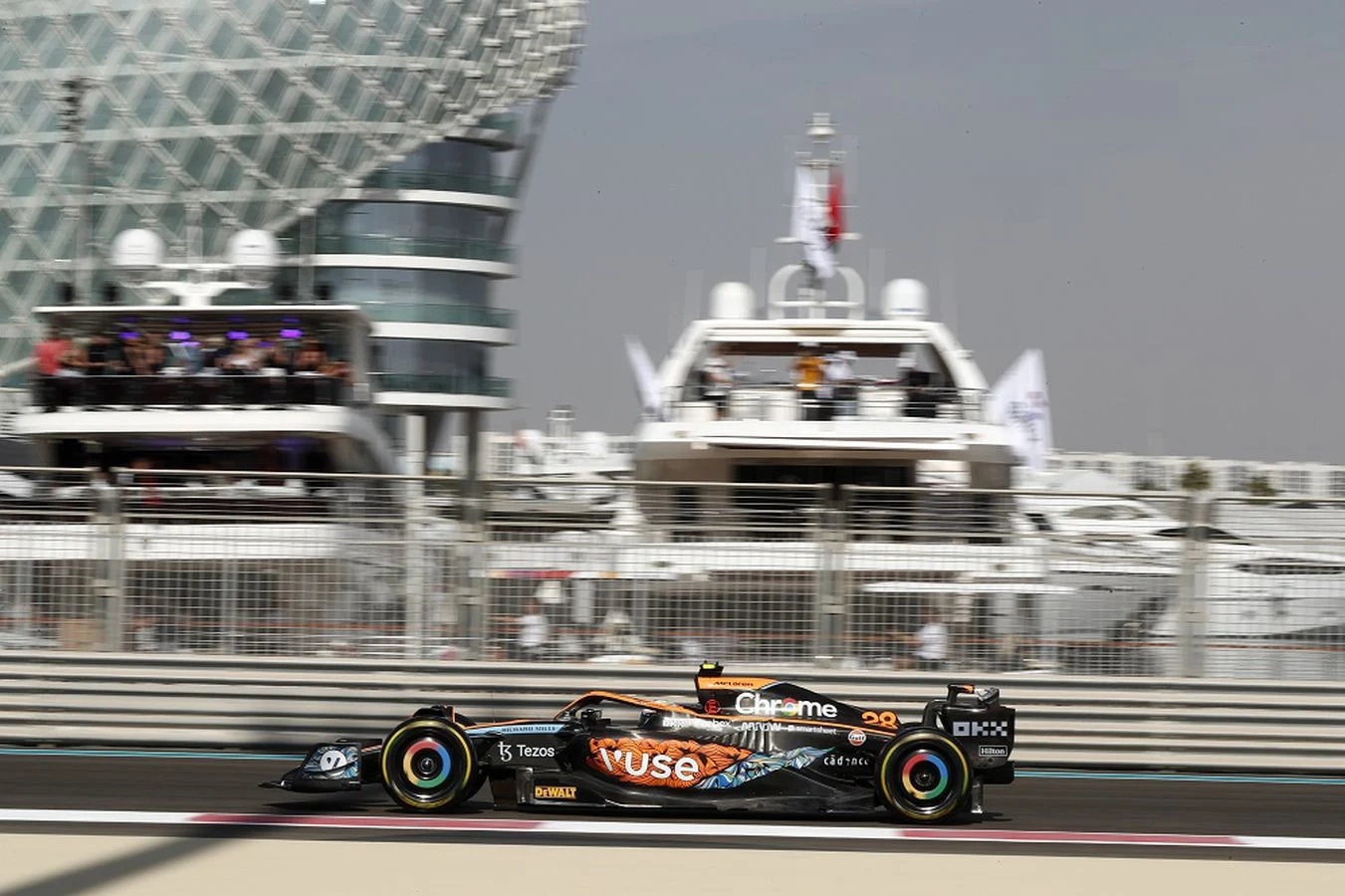 Formula-1 - 2022 - Abu-dhabi-grand-prix - Engineering-room