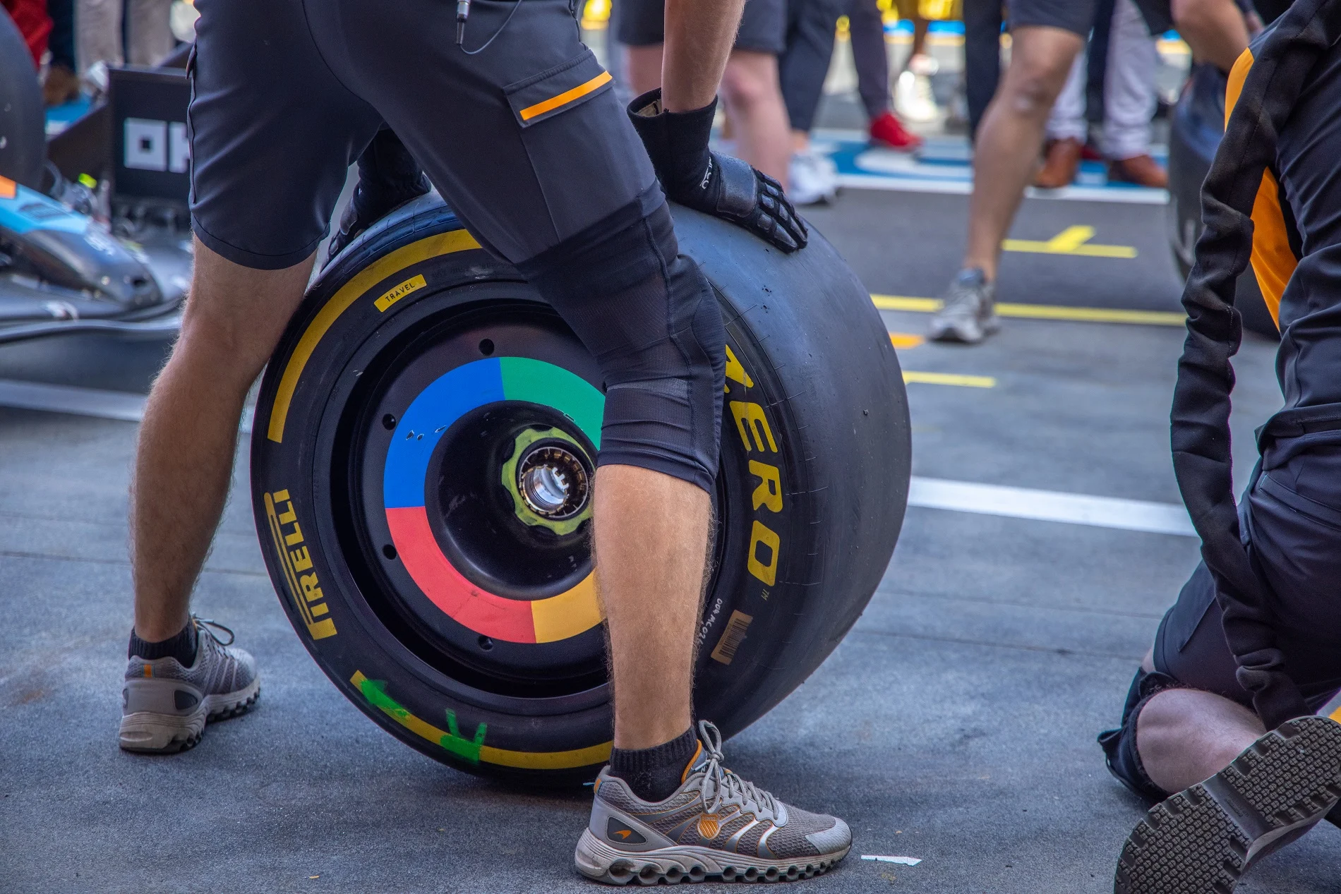 Formula-1 - 2023 - Azerbaijan-grand-prix - The-engineering-room