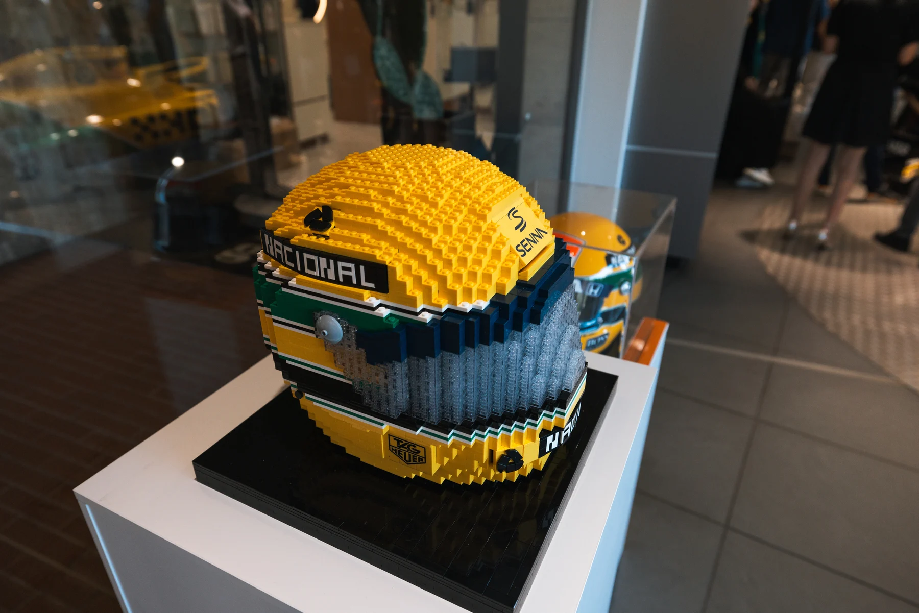 Formula-1 - 2024 - 400000-bricks-and-700-hours-how-the-full-scale-lego-icons-mclaren-mp4-4-car-was-built - The full-scale LEGO® Icons MP4/4  From all angles  - 11