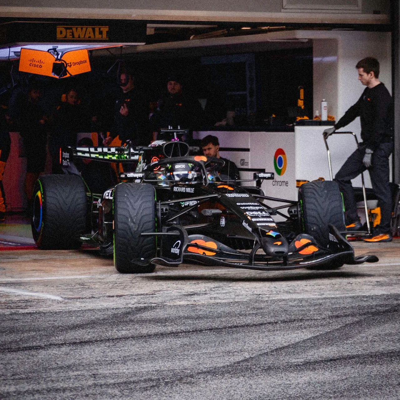 Descriptive Card - Behind the design of the MCL40