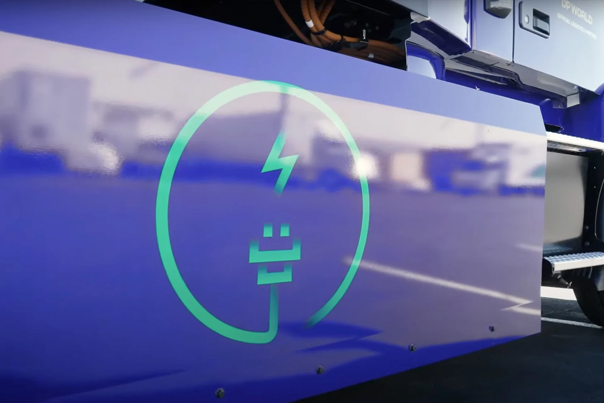 Formula-1 - 2024 - Transporting-f1-freight-more-sustainably-presented-by-dp-world - From Austin to Vegas with DP World - 1