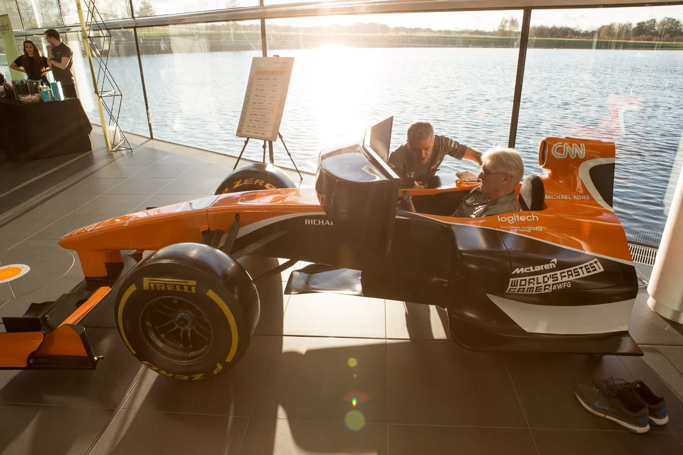 Latest-news - Mclarenracing - Article - Mclaren-fan-day-6234569 - McLaren+ Fan Day 600 members joined us at McLaren HQ to watch the Brazil GP - 5