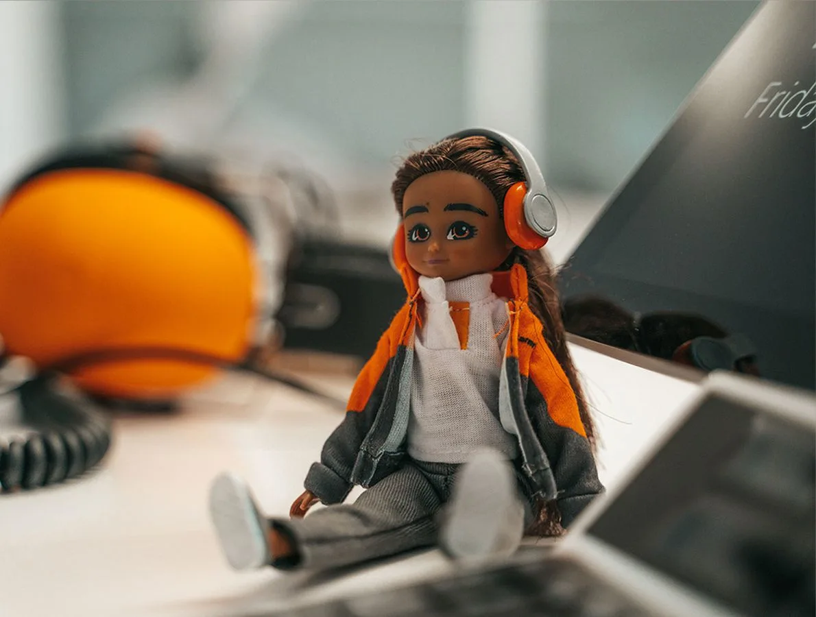 Latest-news - Mclarenracing - Article - Lottie-tour-female-role-models-who-inspire-her