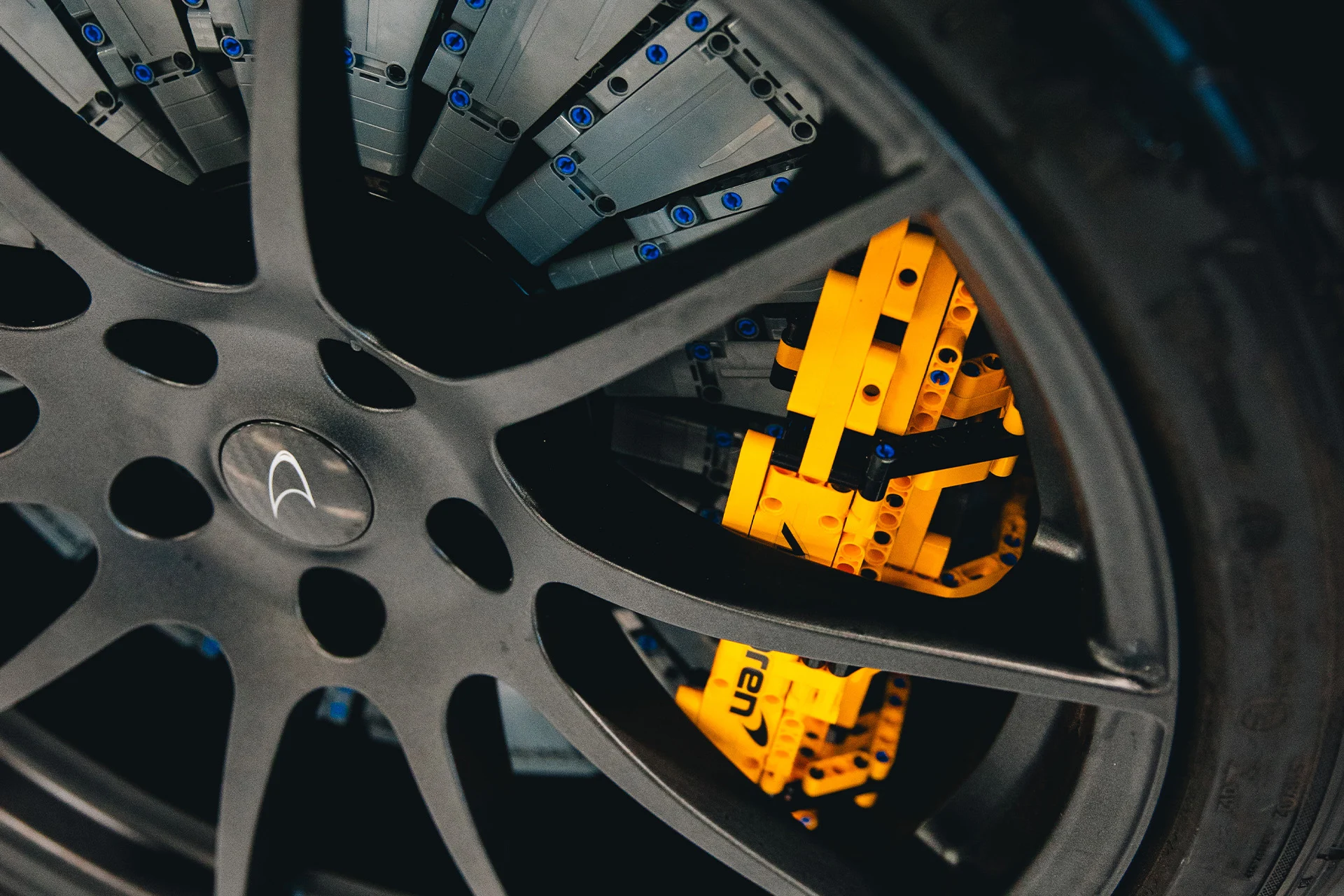 Partners - Lego - How-the-working-lego-technic-mclaren-p1-was-built - Driving the LEGO Technic P1™ - 3