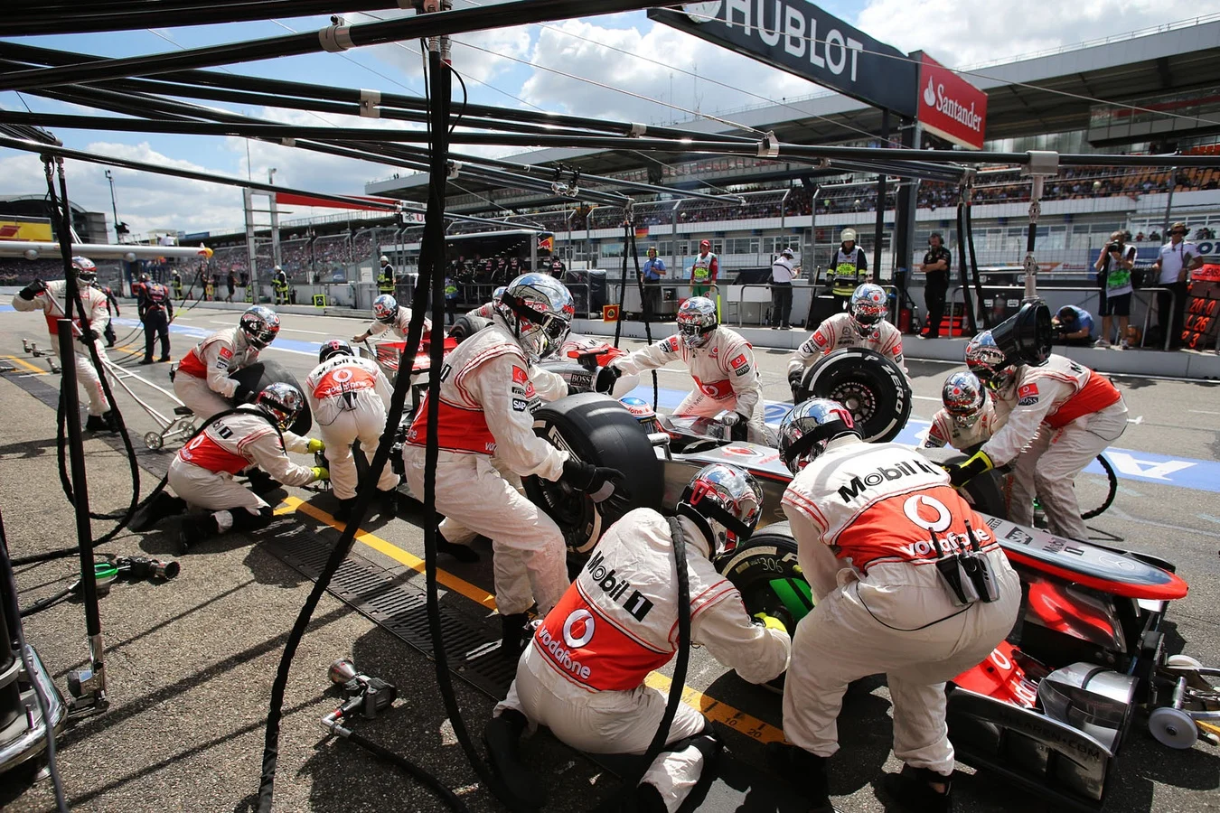 Heritage - Formula-1 - Drivers - Jenson-button - Jenson-100-mclaren-race-starts