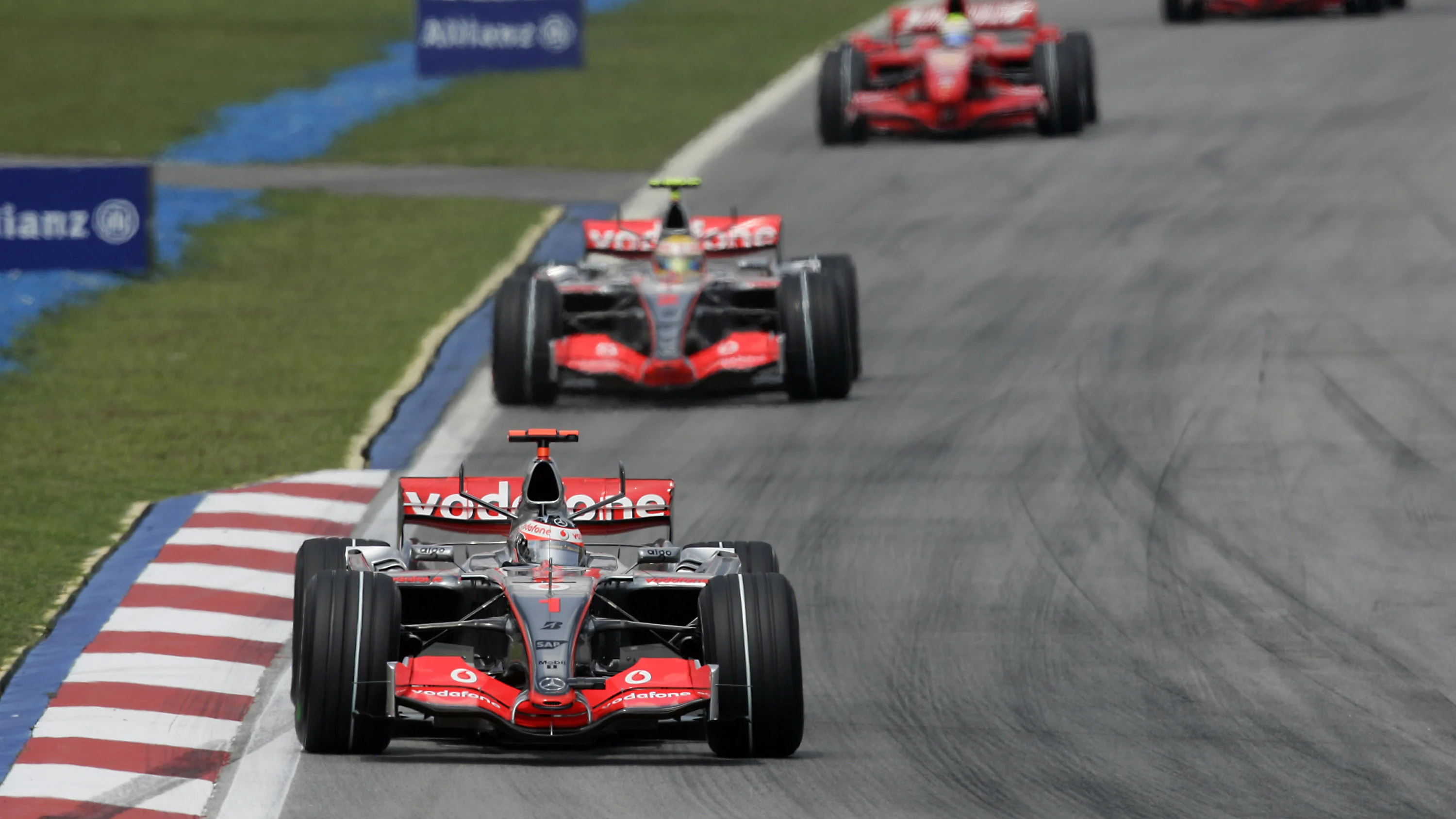 Fernando Alonso leads Lewis Hamilton at the 2007 Malaysian Grand Prix