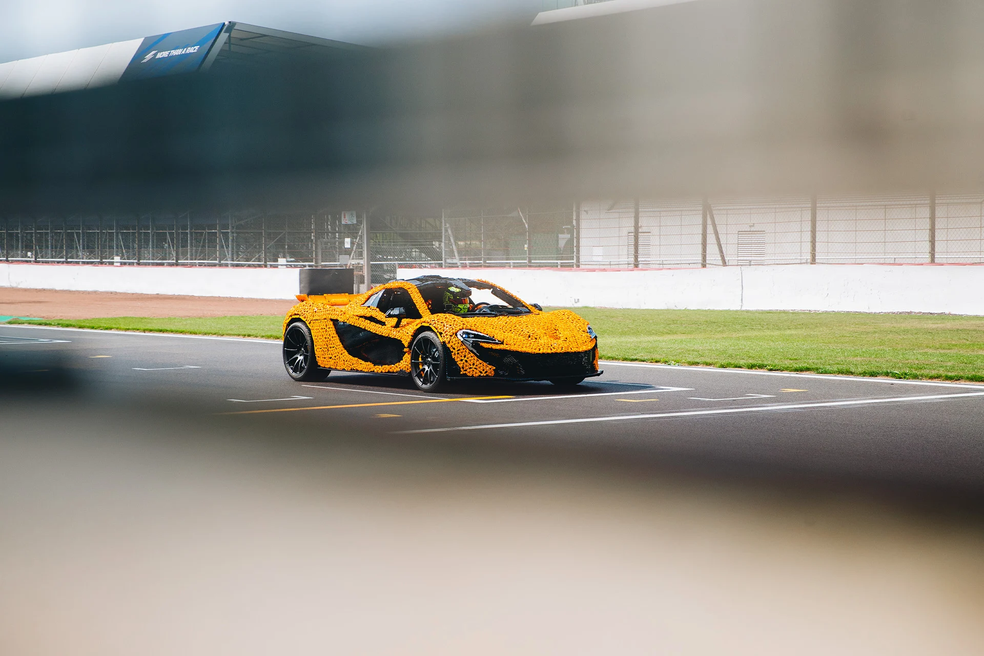 Partners - Lego - How-the-working-lego-technic-mclaren-p1-was-built