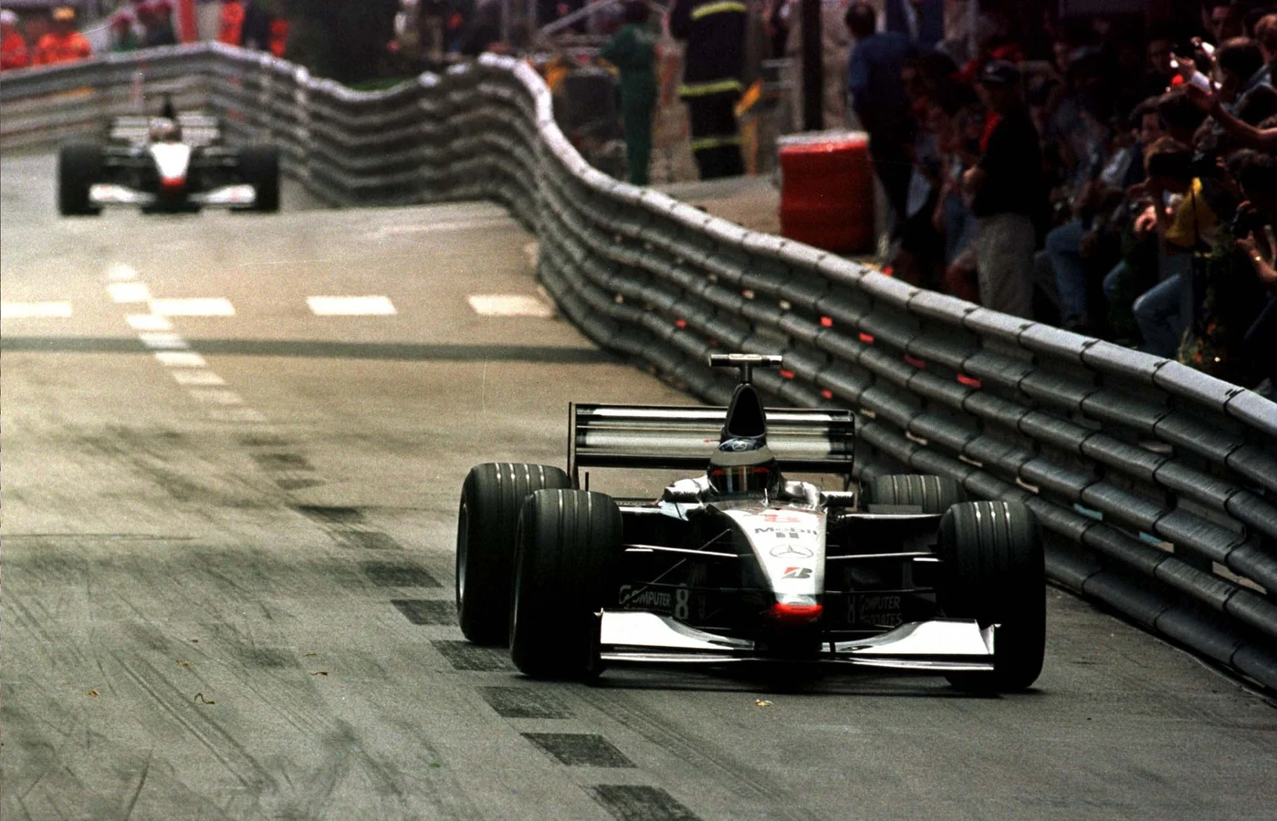 Heritage - Formula-1 - Drivers - Mika-hakkinen - Mika-1998-maxing-out-monaco