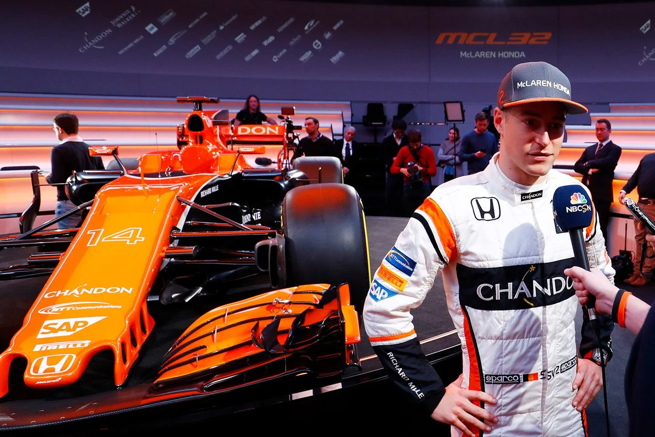 Team - Team-talk-looking-ahead-to-2017 - Team Talk: Looking ahead to 2017 Hear from the McLaren-Honda management team and drivers at the launch of the MCL32 - 1