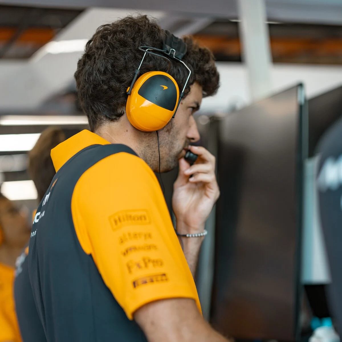 Formula-1 - 2023 - Singapore-grand-prix - Our amazing team 🧡  - 1