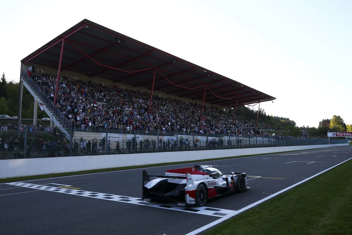 Heritage - Formula-1 - Drivers - Fernando-alonso - Fernando-wins-debut-wec-race - Victory at Spa Fernando brings the #8 home to win his debut WEC race - 5