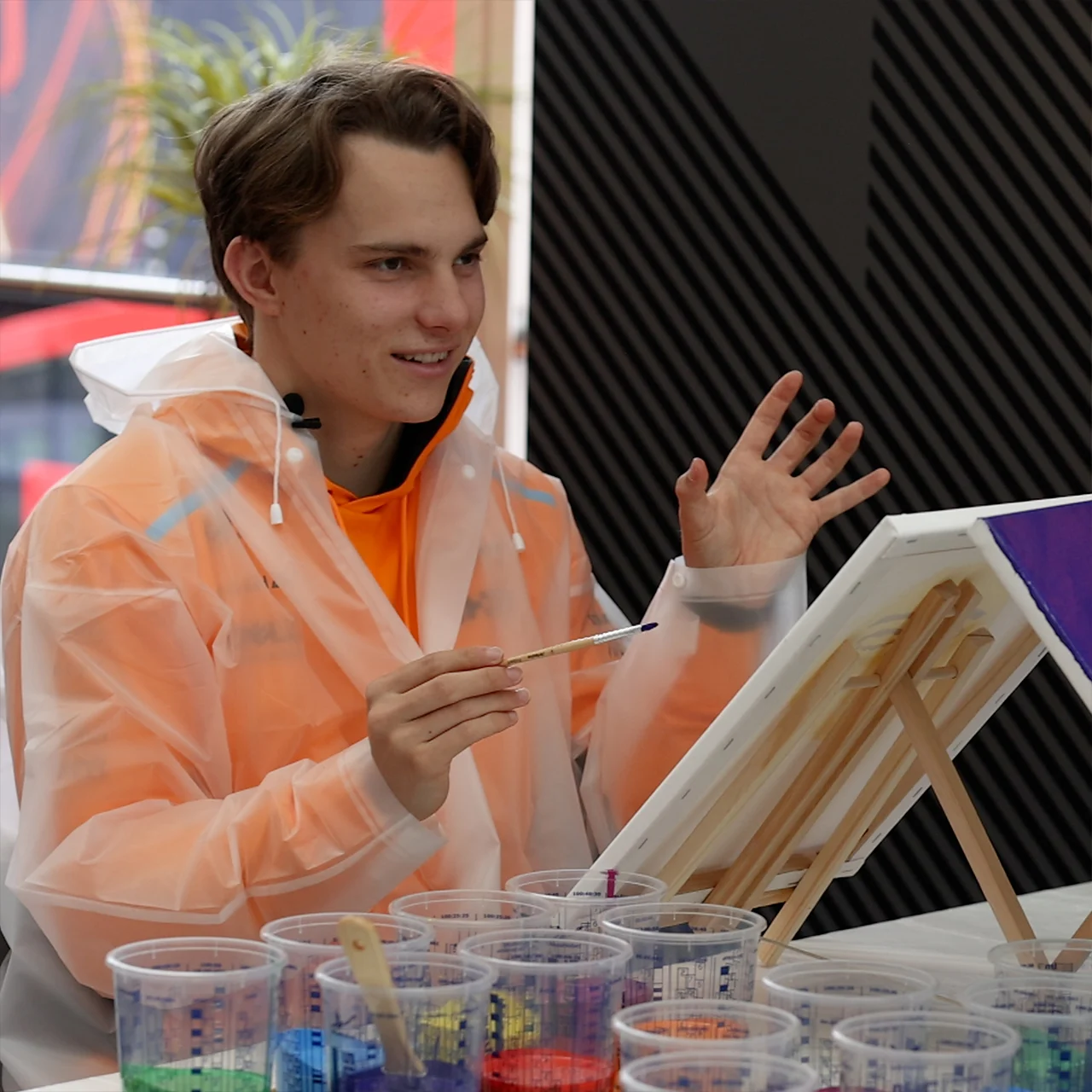 Watch Lando and Oscar take on the portrait painting challenge! What could possibly go wrong...?