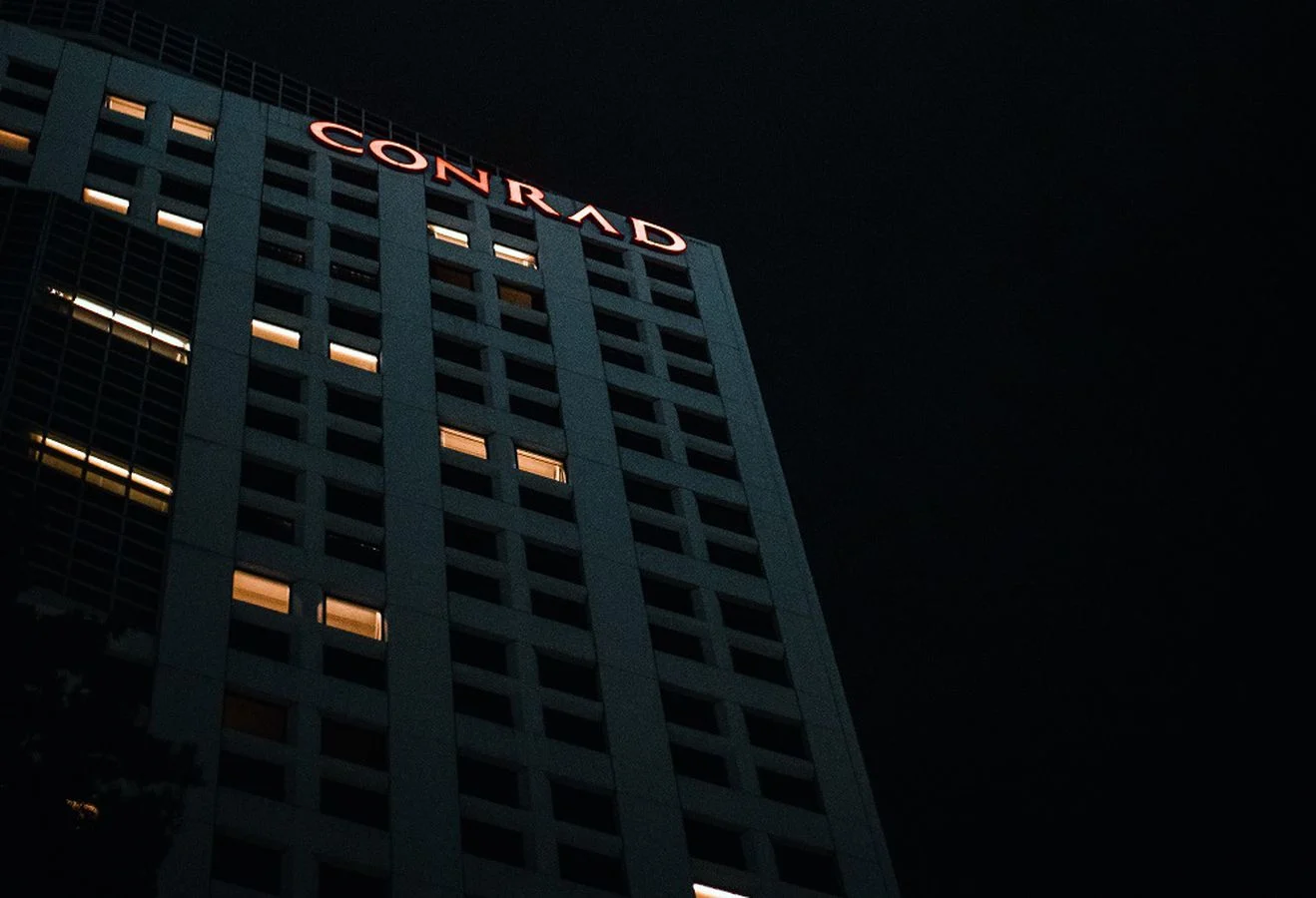 Formula-1 - 2022 - Singapore-grand-prix - Dinner-am-and-breakfast-pm-navigating-singapores-unique-sleep-schedule -   - 0