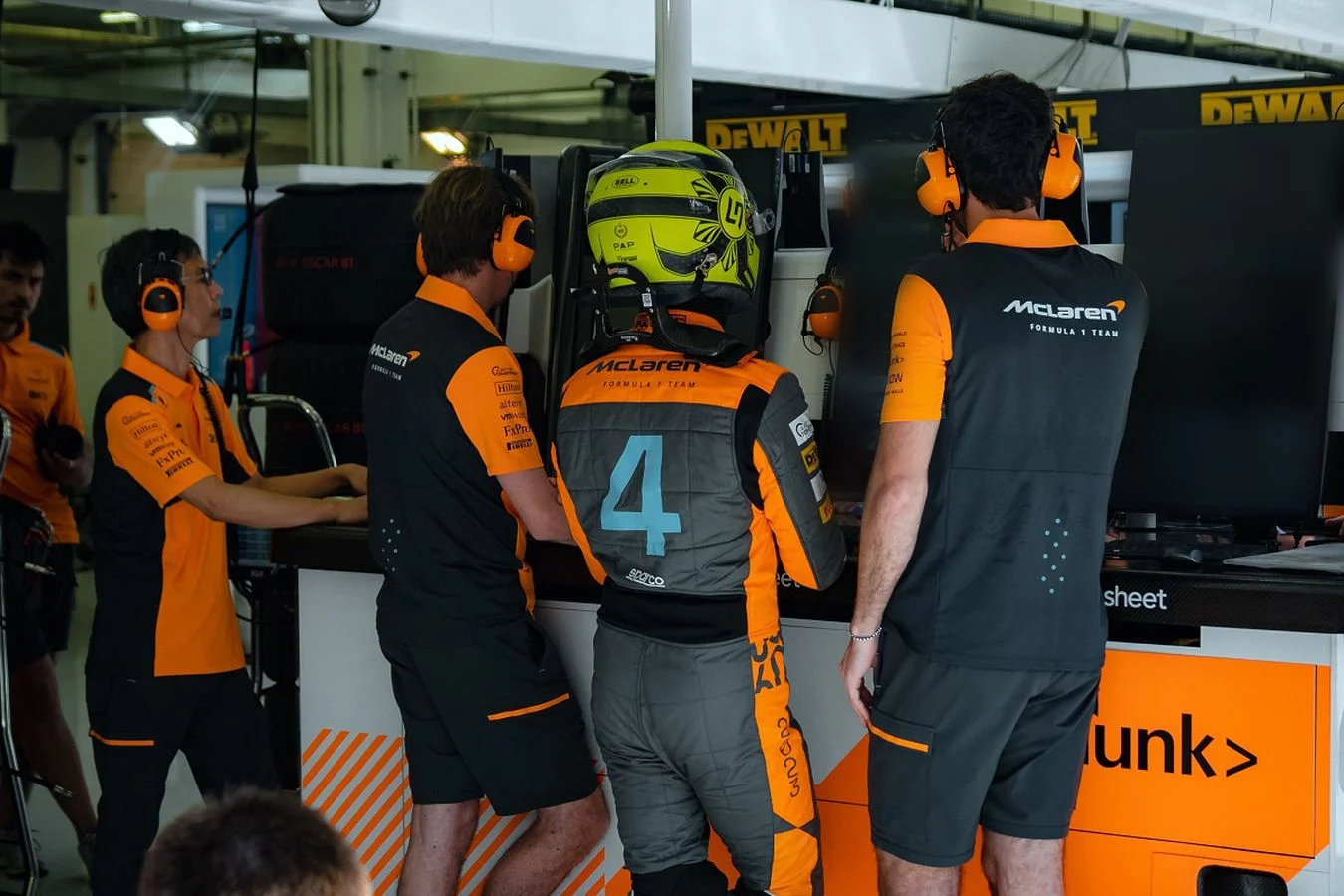 Team - Bahrain-gp-2023-inside-the-garage