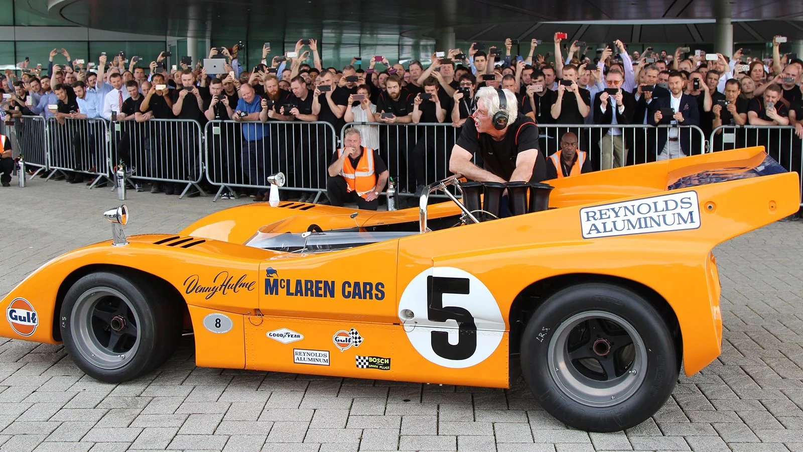 Video Poster - Latest-news - Mclarenracing - Article - Minutes-noise-bruce