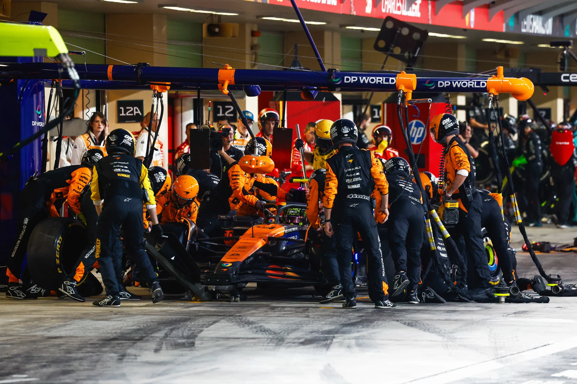 Formula-1 - 2025 - Rotation-role-selection-and-plenty-of-practice-behind-the-scenes-of-a-well-executed-pit-stop